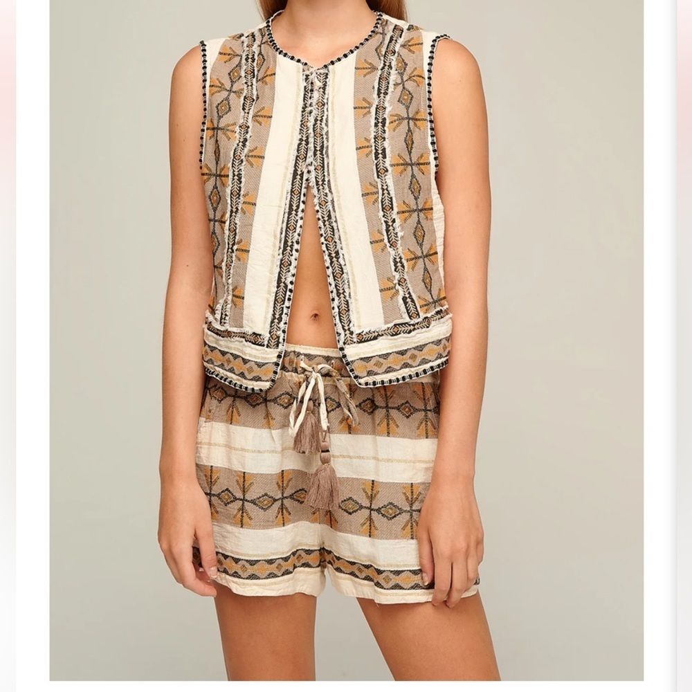 Pearl and Caviar M/L cream and wine combo Delphi shrug top and shorts set.